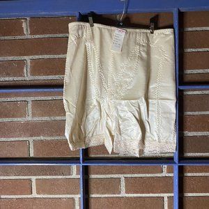 Trendsetters Firm Control Mid-Leg Panty